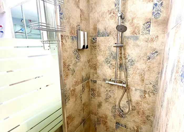 The 2br - Free Parking 公寓式酒店 4*